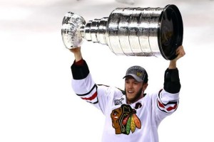 Toews lifts the Cup!